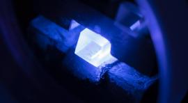 Lasers solides émettant à 2,3 µm à base de cristaux dopés au thulium